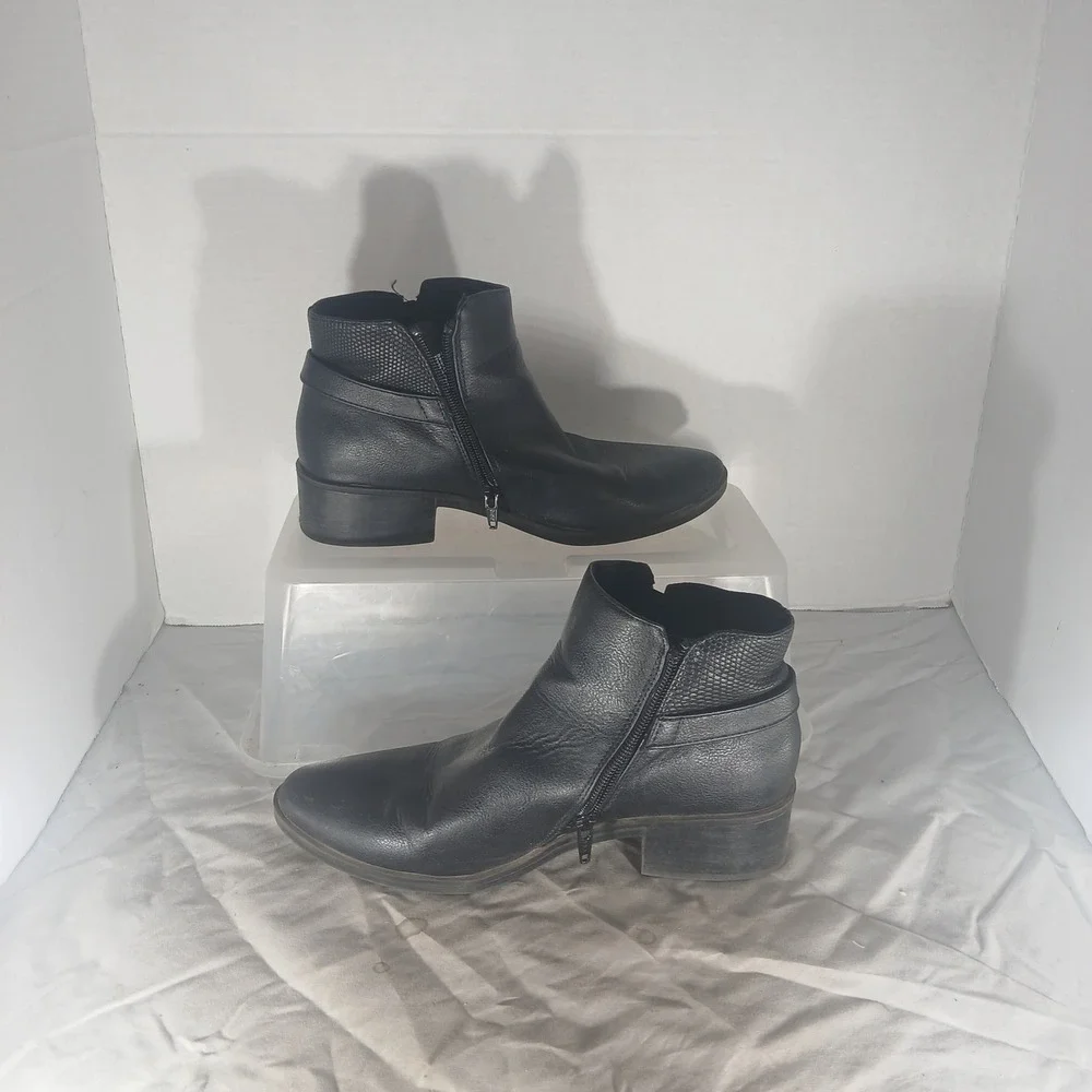 Baretraps Marconi‎ Ankle Boots 7.5M Black Buckle Snakeskin Block Heel Booties